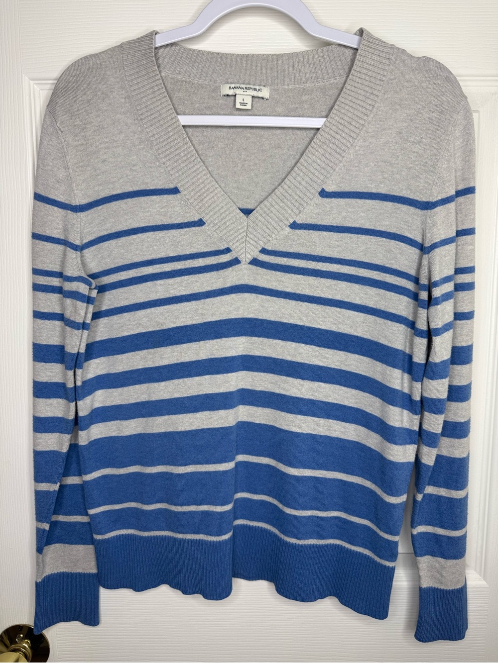 Banana Republic Striped V Neck Sweater Blue Gray Cotton Blend Large